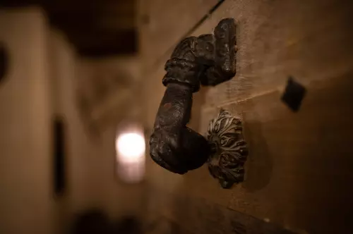 un objet pour toquer sur une porte